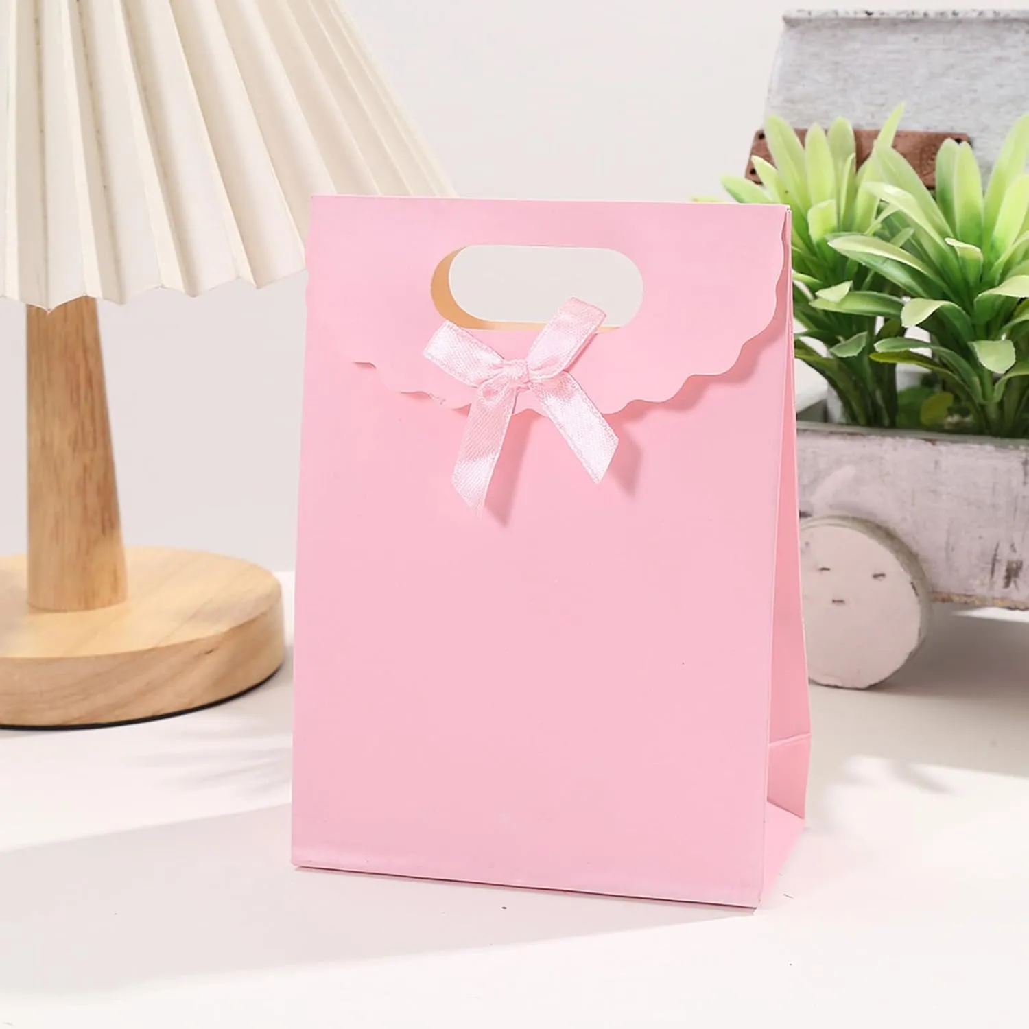 12pcs Pink Bow Gift Bags with Handles，Paper Flap Bags for Party Favors, Mothers Day, Weddings, Birthday Celebration, Baby Shower，Graduation，Valentine's Day，8.26×5.7×2.36inch