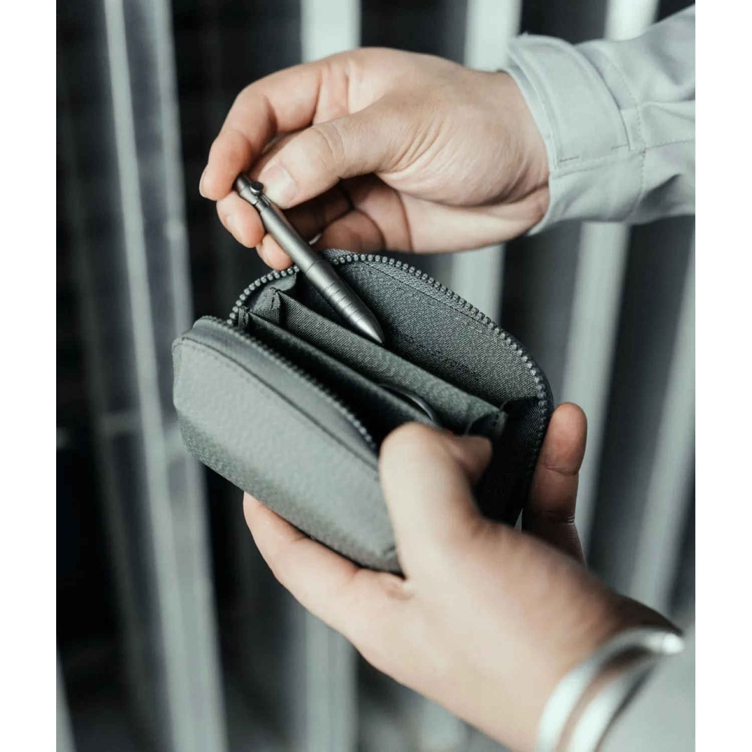 ALPAKA Hub Zip Pocket Axoflux 300D (Grey)