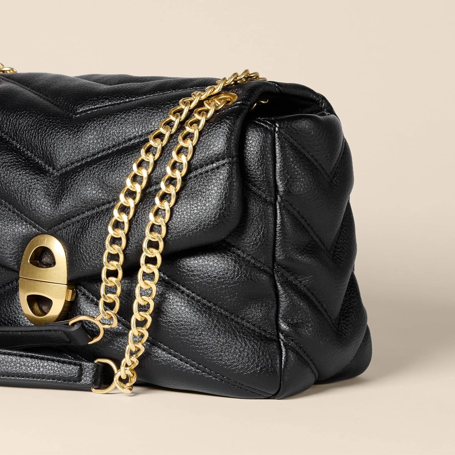 Amazon Essentials Women's Soft Quilted Flap Bag