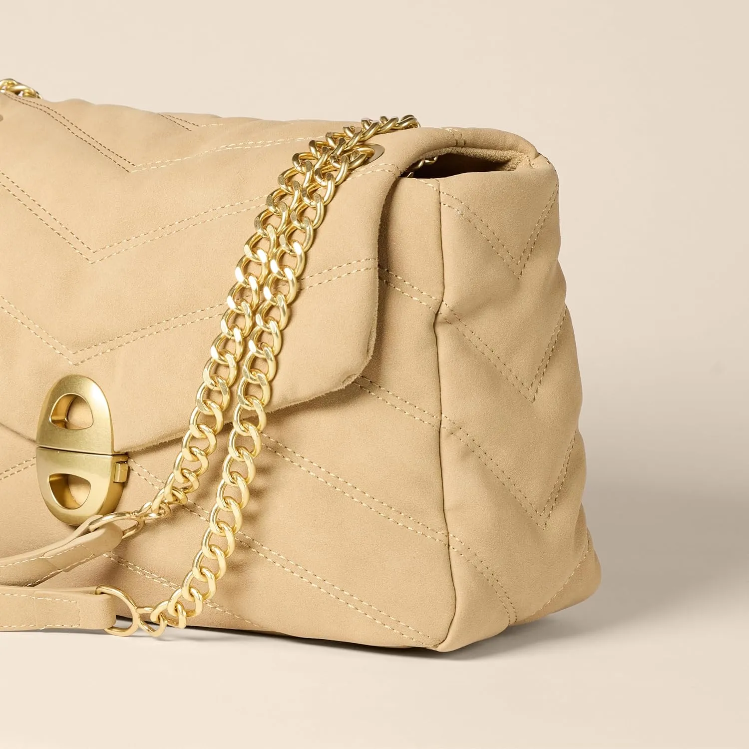 Amazon Essentials Women's Soft Quilted Flap Bag