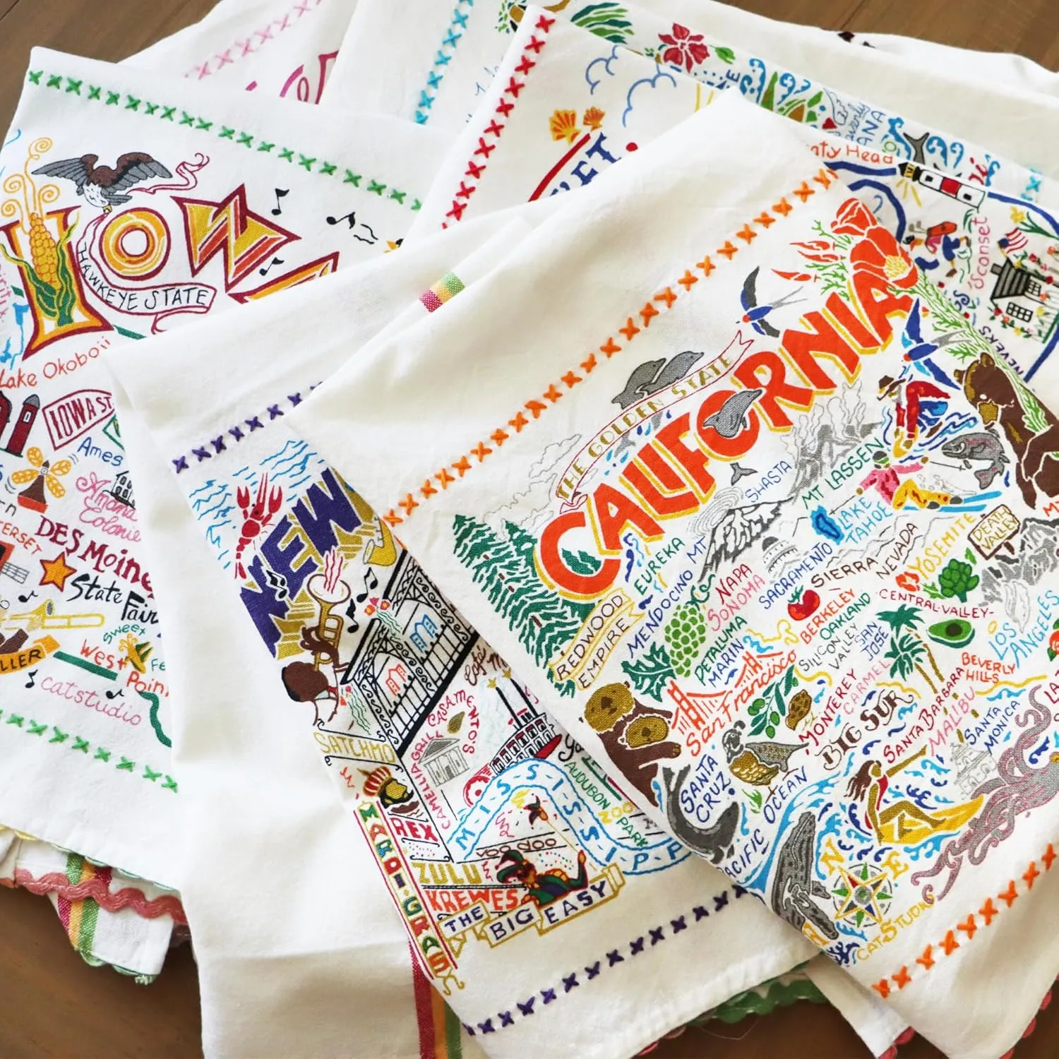 Catstudio Charlotte Dish Towel - U.S. City Souvenir Kitchen and Hand Towel with Original Artwork - Perfect Tea Towels for North Carolina Lovers, Travel Souvenir