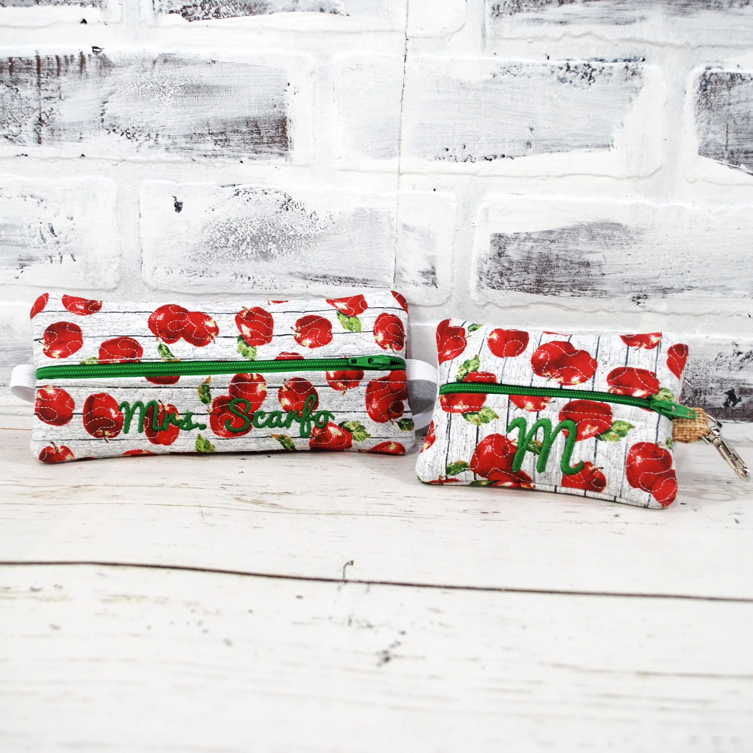 CLEARANCE Farmhouse Apples Quilted Pouch