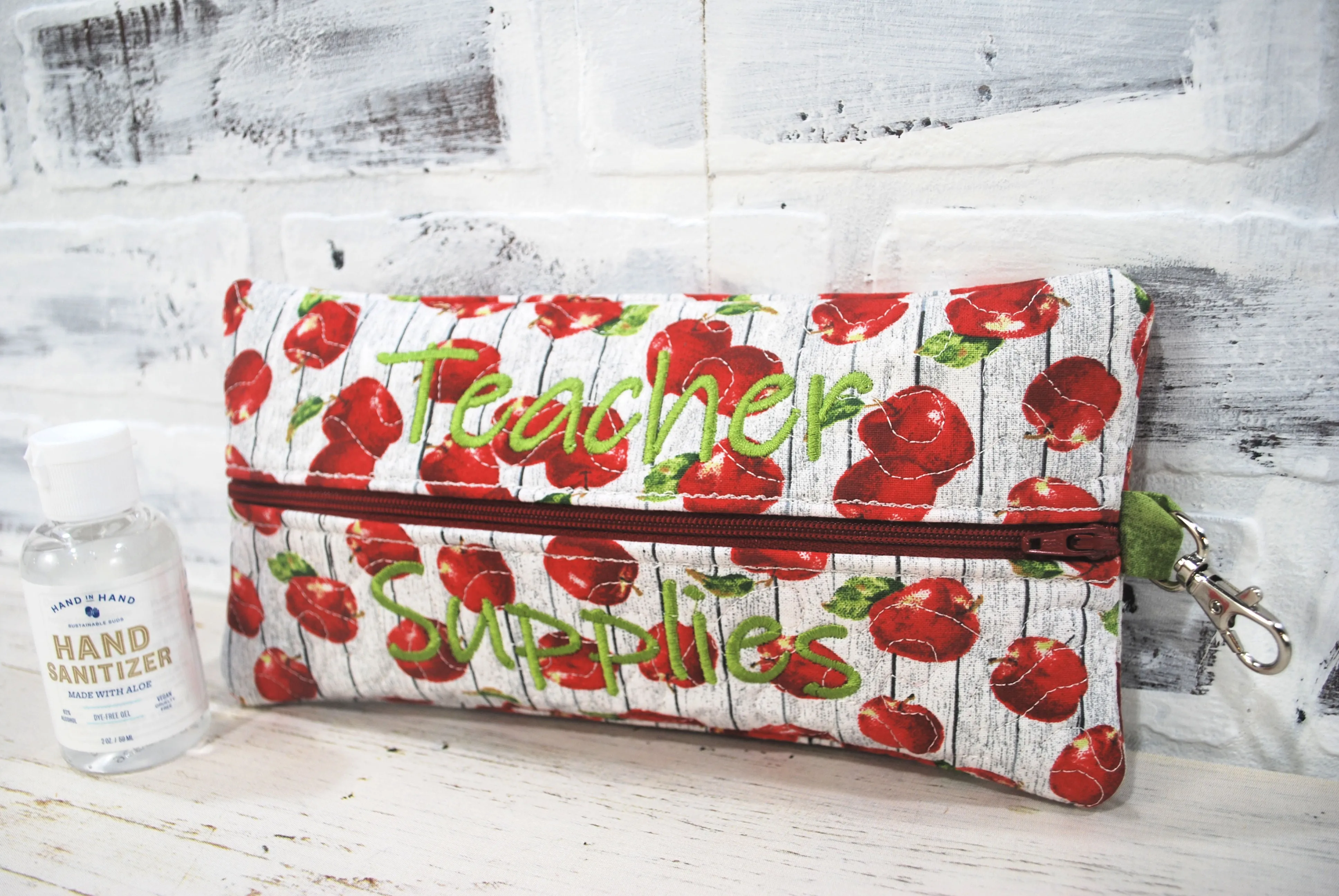 CLEARANCE Farmhouse Apples Quilted Pouch