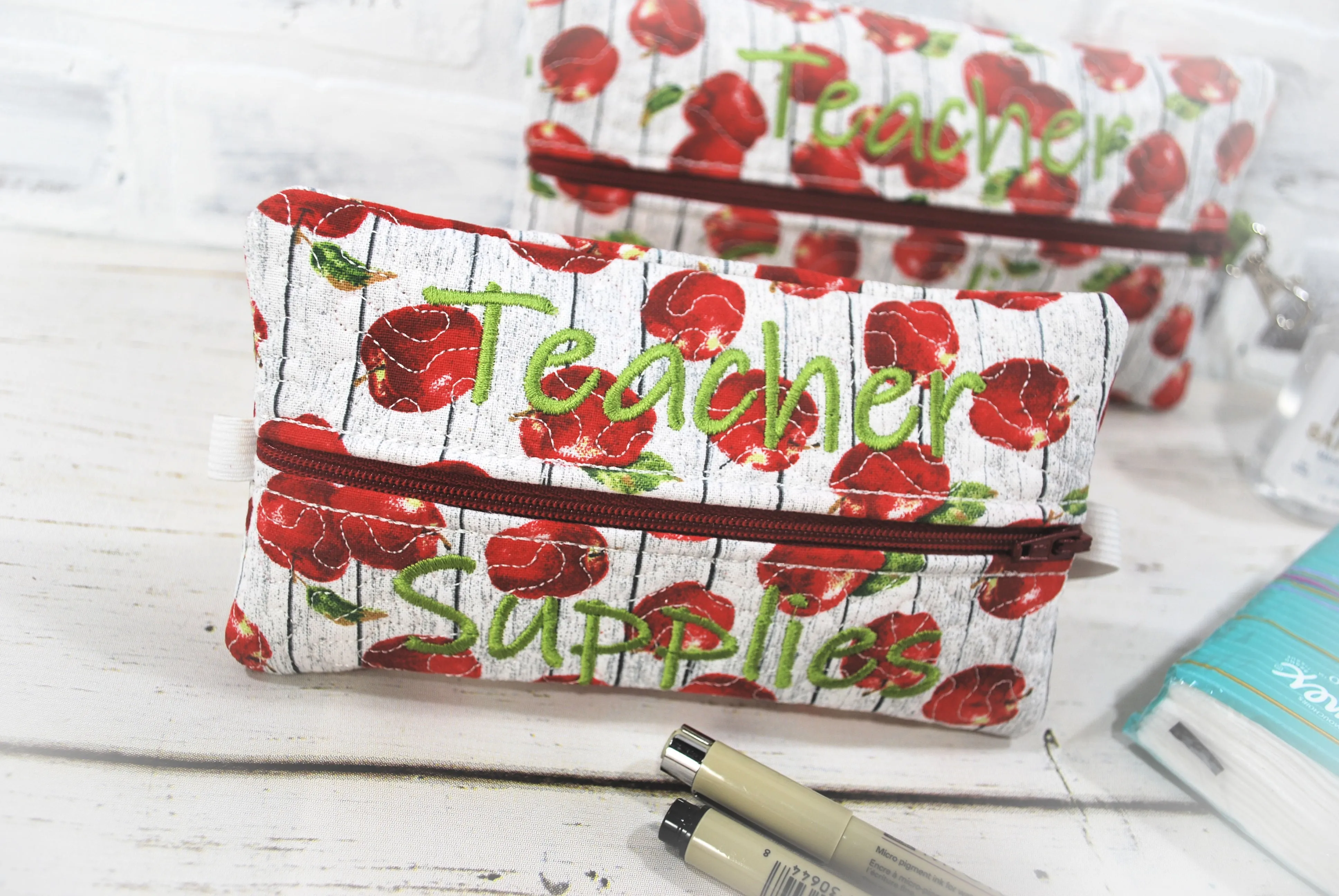 CLEARANCE Farmhouse Apples Quilted Pouch