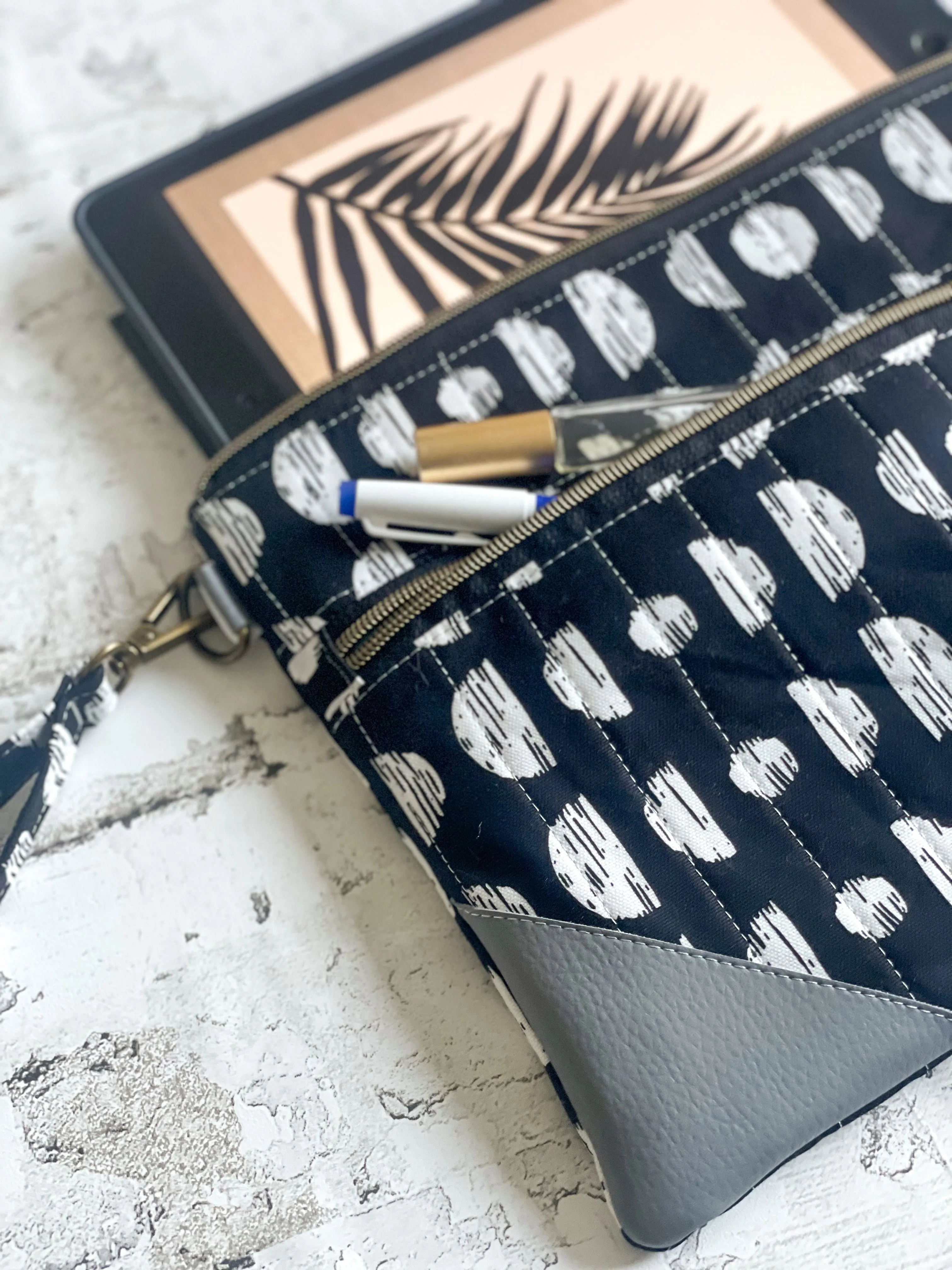 Double Zip Pouch in Moons