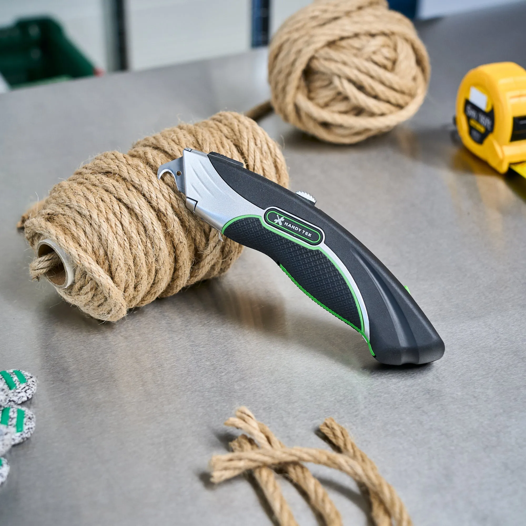 Handy Tek Black Dual Blade Utility Knife - Quick Change, Heavy Duty - 7" - 1 count box