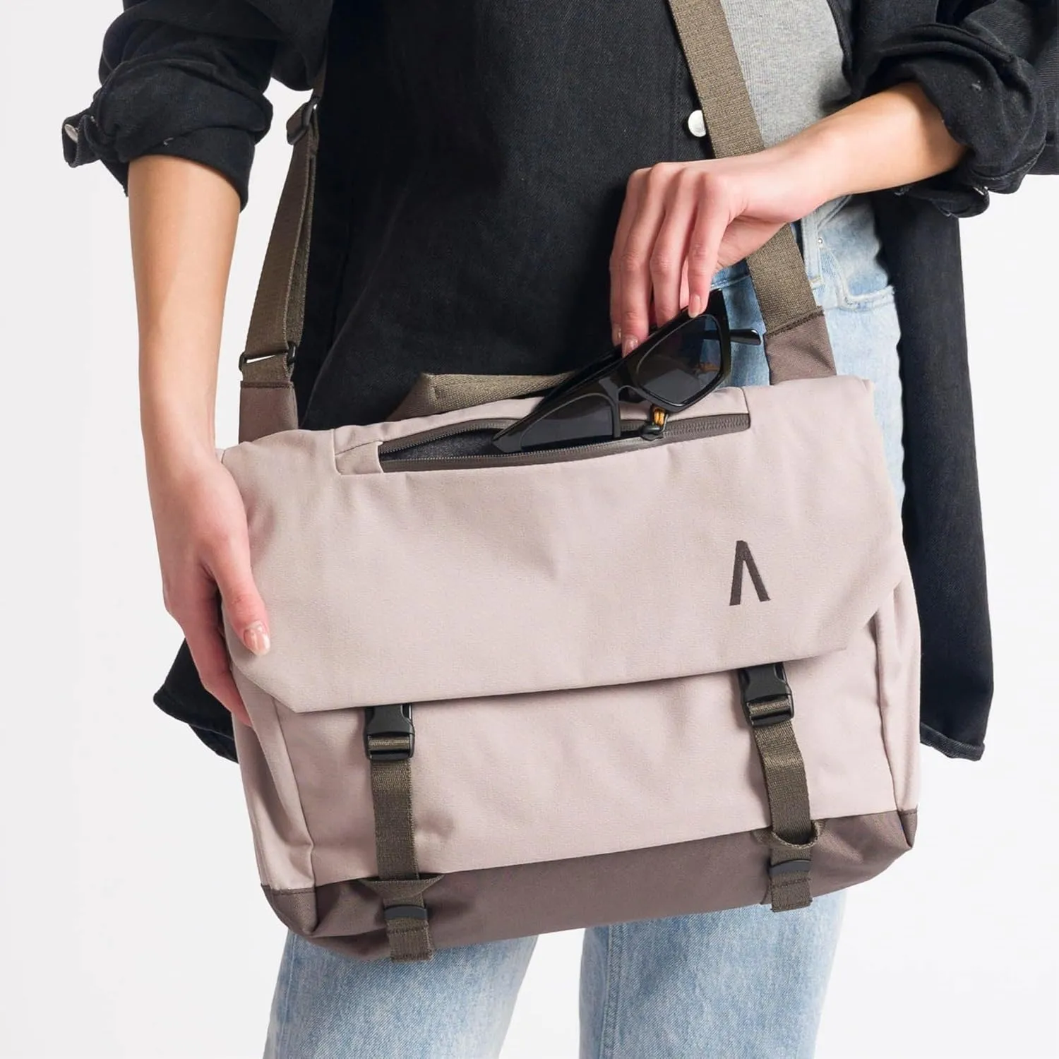Rennen Shoulder Travel Bag