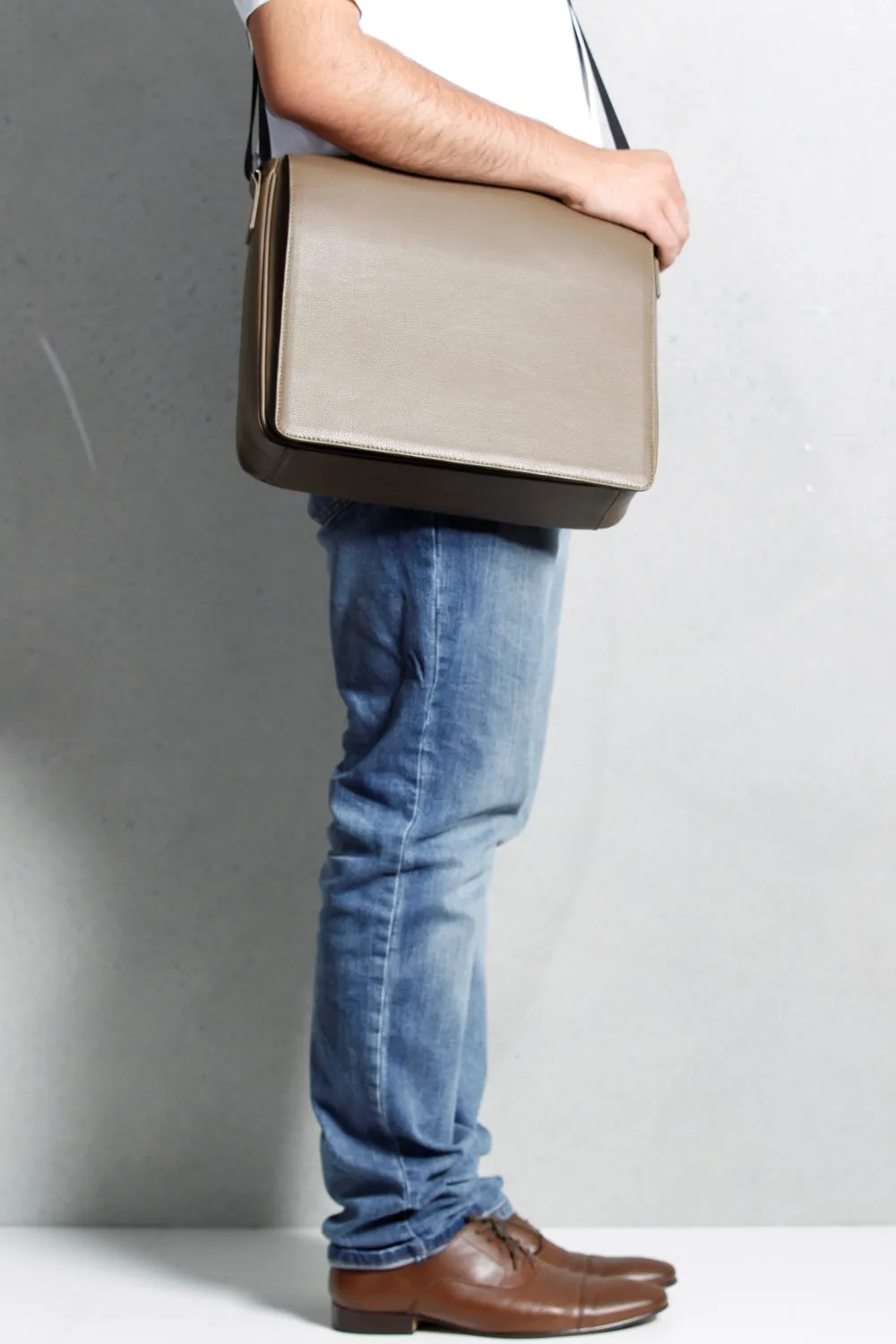 Unisex Adults VKY Konstantine Messenger Shoulder Handbag Taupe