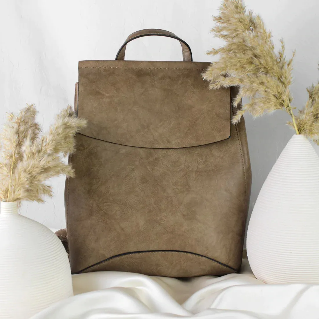 UNV0069 Flap Over Convertible Backpack