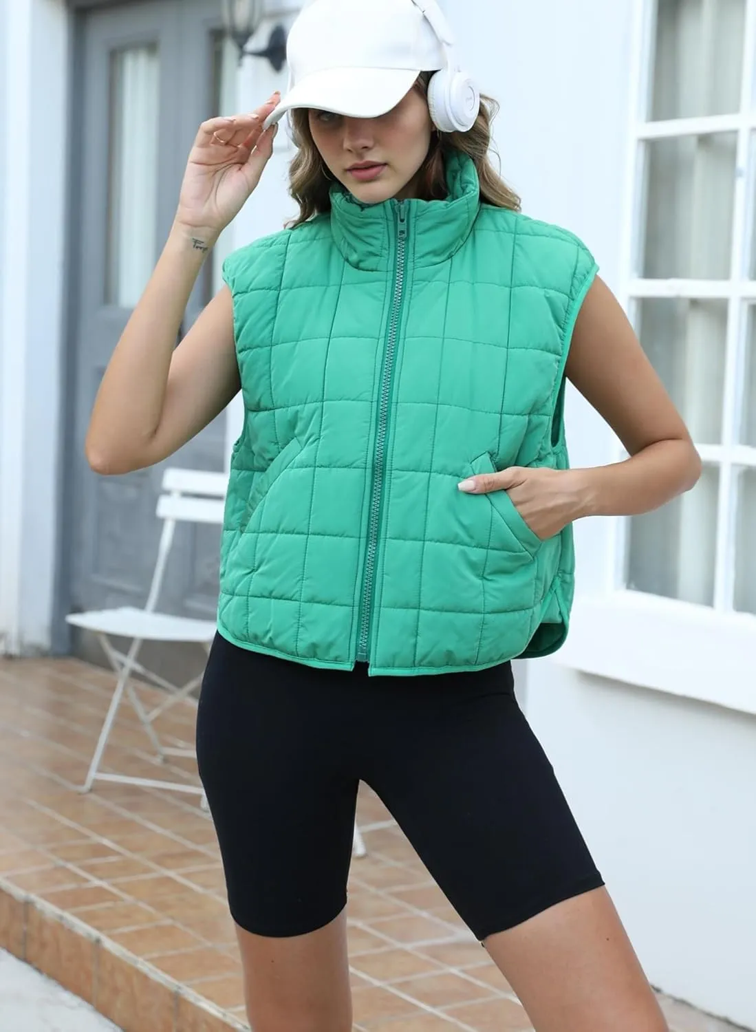Zeagoo Womens Puffer Vest Ladies Sleeveless Zip Up Outerwear Warm Puffer Lightweight Down all Winter Jackets Coats 2024